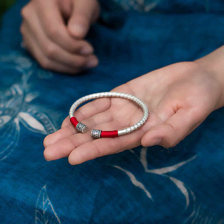 Bracelet en corde rouge porte-bonheur Buddha Stones tibétaines Om Mani Padme Hum