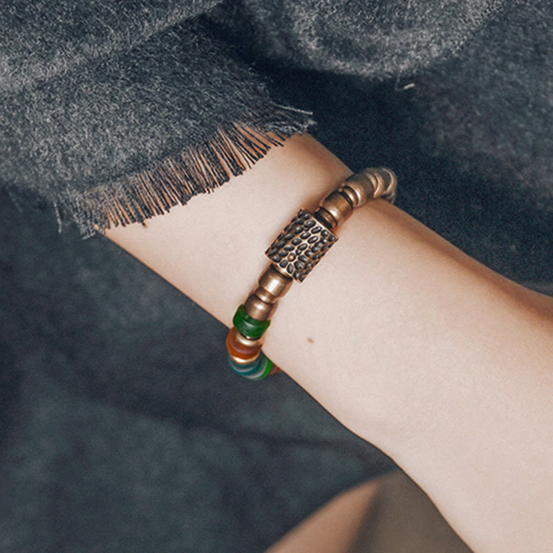 Bracelet tibétain en perles de verre colorées et en cuivre