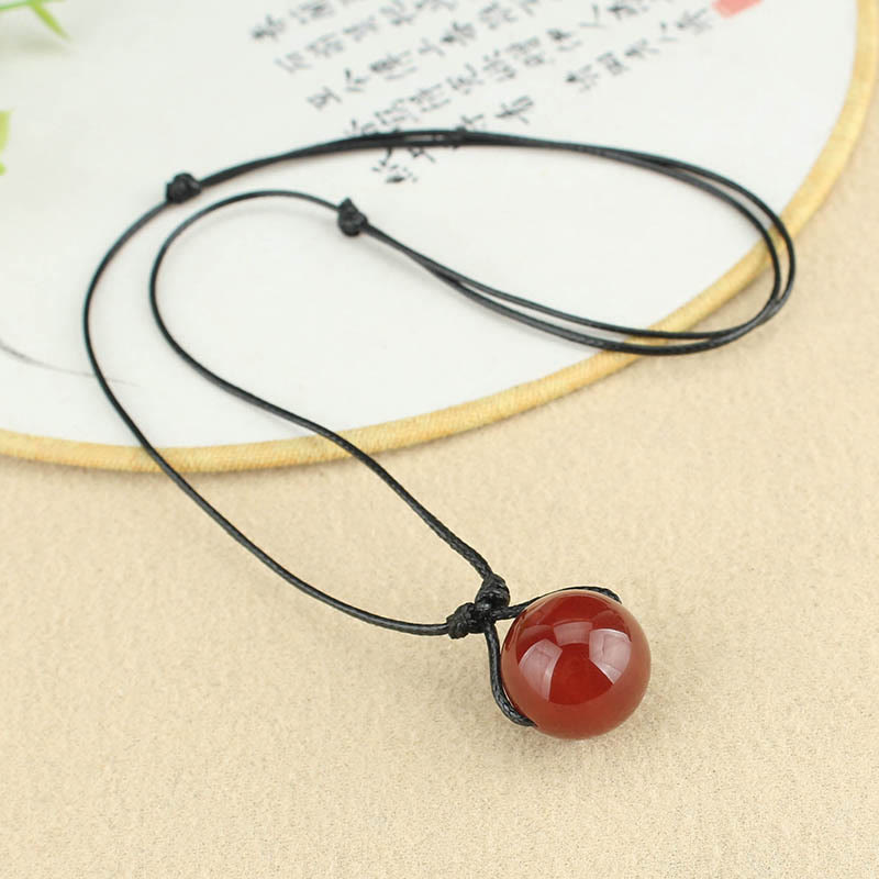 Collier avec pendentif en cuir et perles d'agate rouge de Buddha Stones