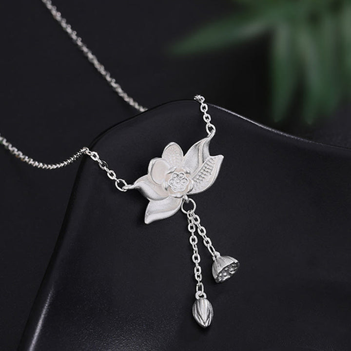 Collier pendentif en argent sterling 999 sculpté en forme de gousse de fleur de lotus avec Buddha Stones