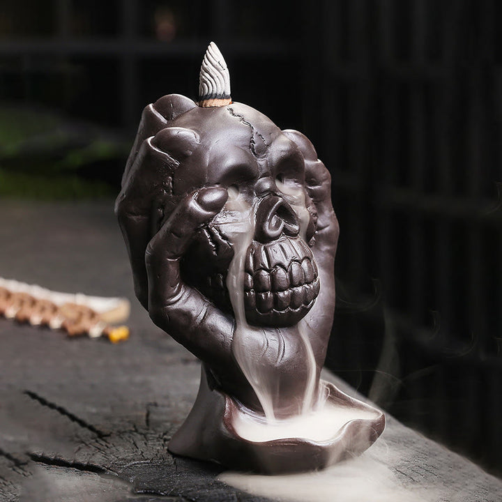 Brûleur d'encens spirituel en argile violette avec tête de mort et main fantôme en Buddha Stones