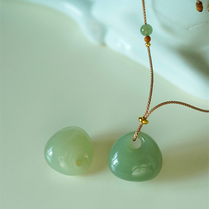 Collier pendentif porte-bonheur et prospérité en jade naturel Buddha Stones (couleur aléatoire)