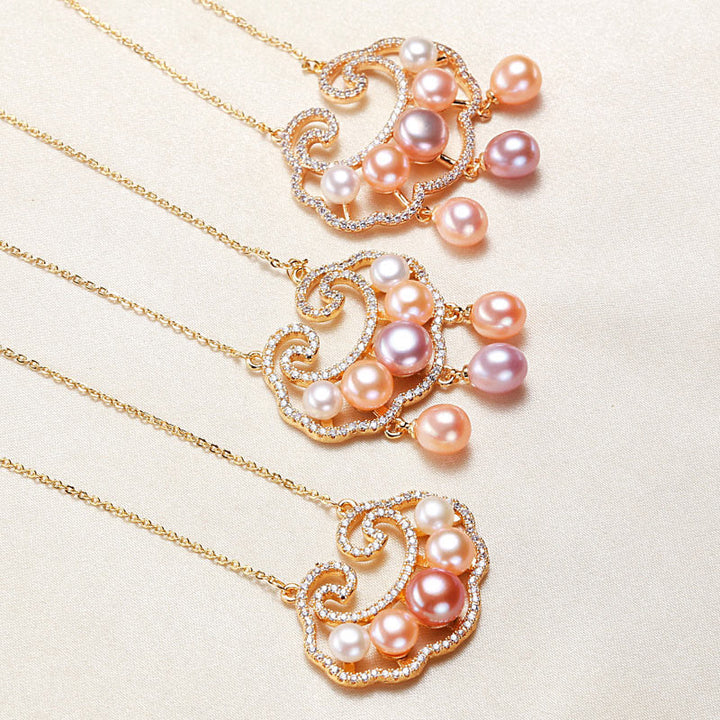 Buddha Stones en perles naturelles plaquées or 18 carats et breloque en forme de cadenas chinois