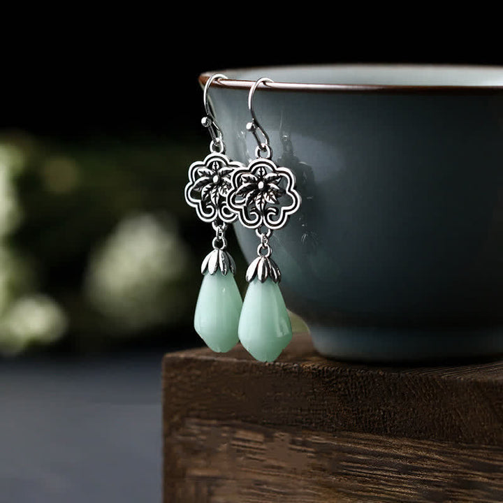 Boucles d'oreilles pendantes en jade et fleur de magnolia Buddha Stones