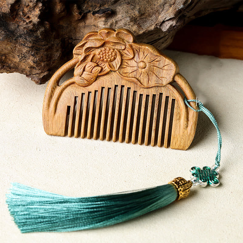 Peigne apaisant gravé en feuille de lotus et fleur de santal vert naturel - image 1