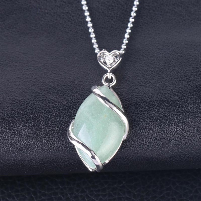 Collier pendentif en pierre de cristal naturel à motif marquise Buddha Stones