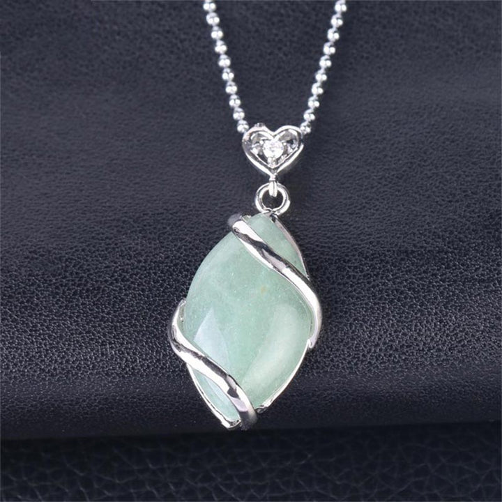 Collier pendentif en pierre de cristal naturel à motif marquise Buddha Stones