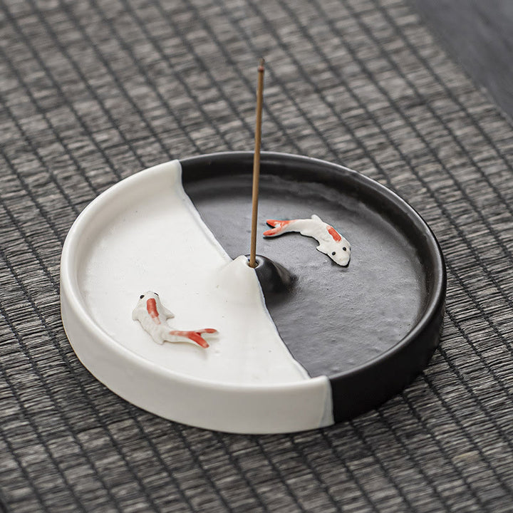 Brûleur d'encens en céramique à motif de poisson Koi en Buddha Stones Décoration de guérison spirituelle