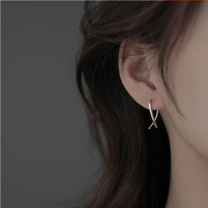 Boucles d'oreilles créoles porte-bonheur à motif géométrique croisé