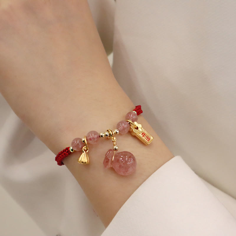 Bracelet tressé en fil rouge avec breloque de guérison en quartz fraise naturel et Buddha Stones