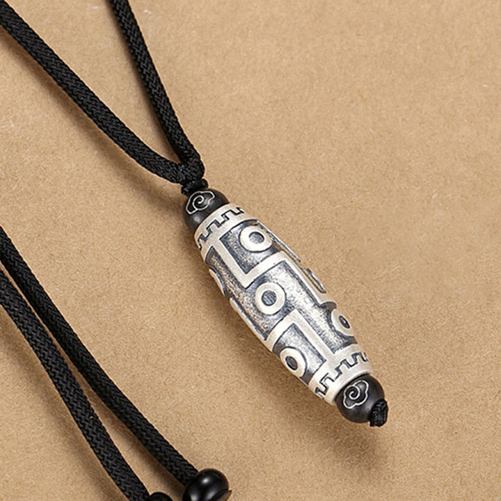 Collier pendentif en cuivre avec perles dzi à neuf yeux en Buddha Stones du Tibet, nuages de bon augure et de richesse