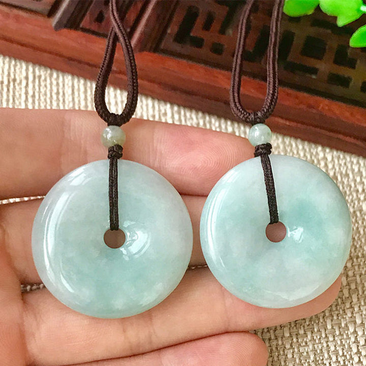 Collier pendentif porte-bonheur en jade rond avec Buddha Stones