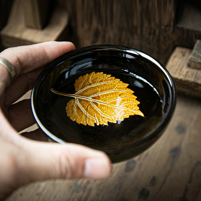 Tasse à thé en céramique chinoise Jianzhan avec feuilles d'érable dorées et Buddha Stones