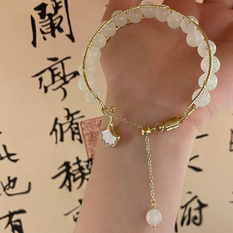 Bracelet porte-bonheur en perles de jade et feuilles de ginkgo de Buddha Stones