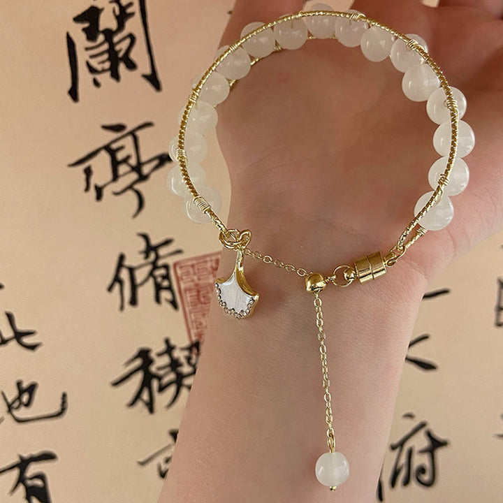 Bracelet porte-bonheur en perles de jade et feuilles de ginkgo de Buddha Stones