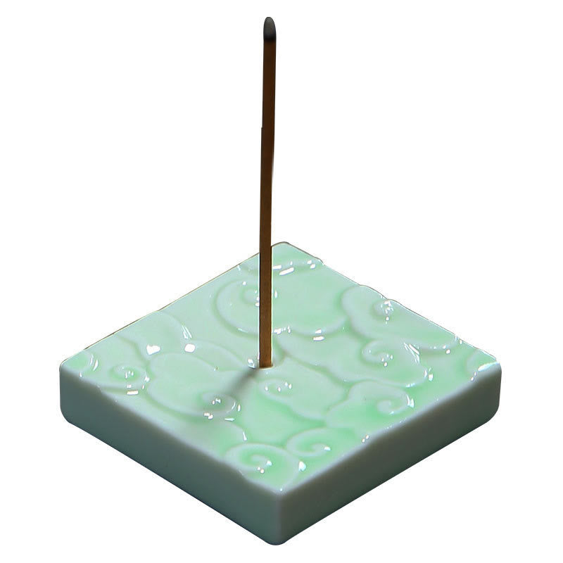 Brûleur d'encens en céramique avec mini Buddha Stones et nuages de bon augure