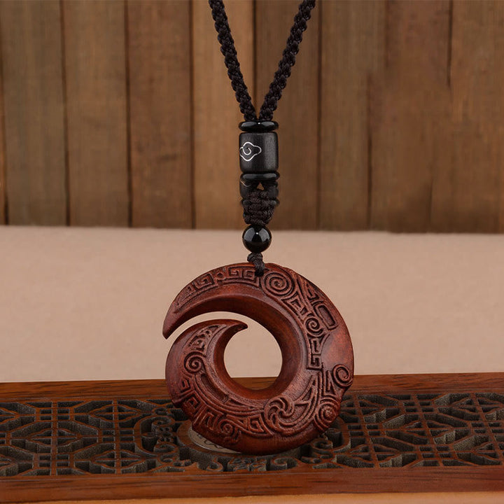 Buddha Stones Petite Feuille Bois de Santal Rouge Bois d'Ébène La Chance Améliore Le Motif de Conception Collier Pendentif de Protection