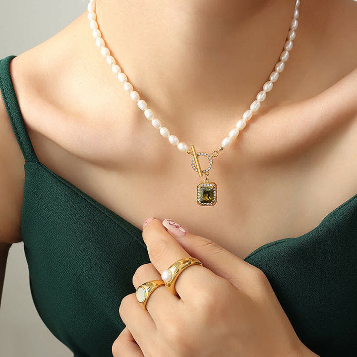 Collier pendentif en perles de zircon et breloque de richesse