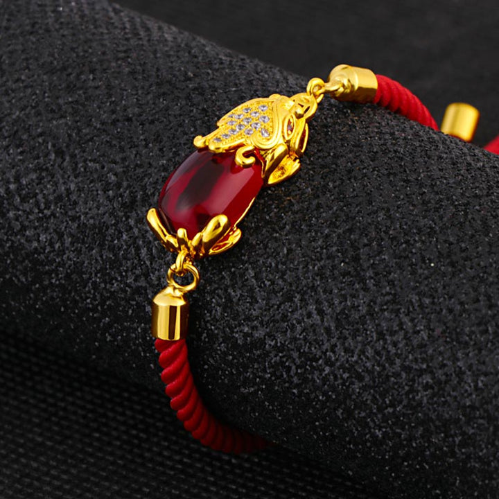 Bracelet en fil rouge Pixiu en agate rouge Buddha Stones et attracteur de richesse