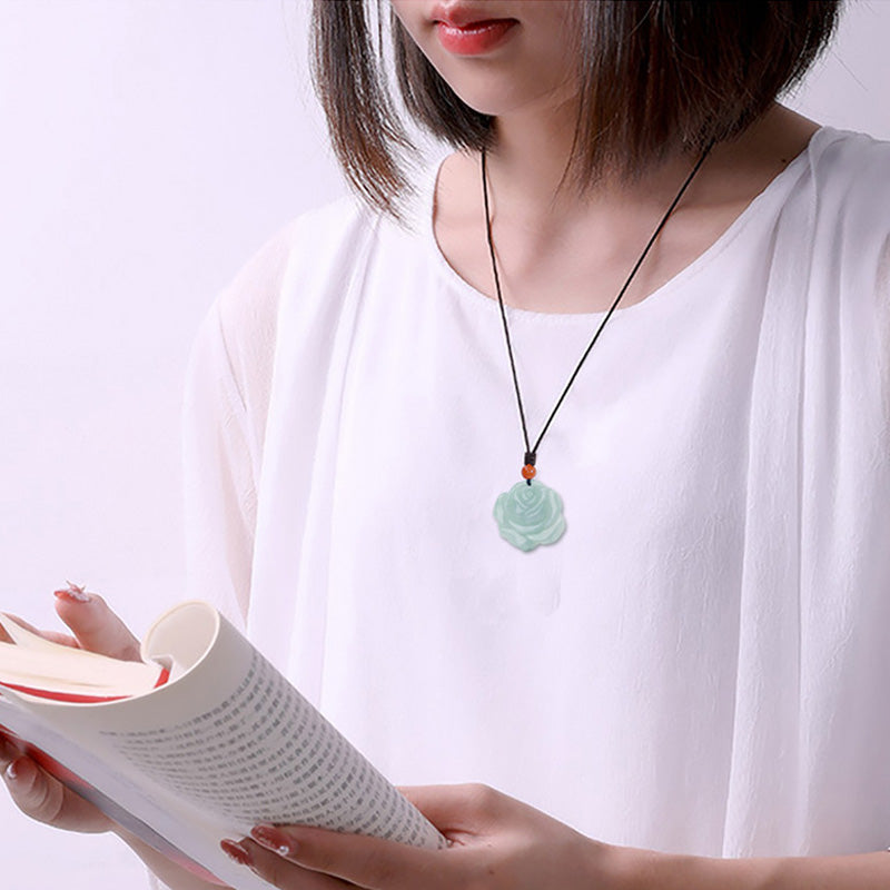 Collier pendentif en jade à motif de lotus Buddha Stones et pendentif en forme de chaîne pour l'abondance et la prospérité