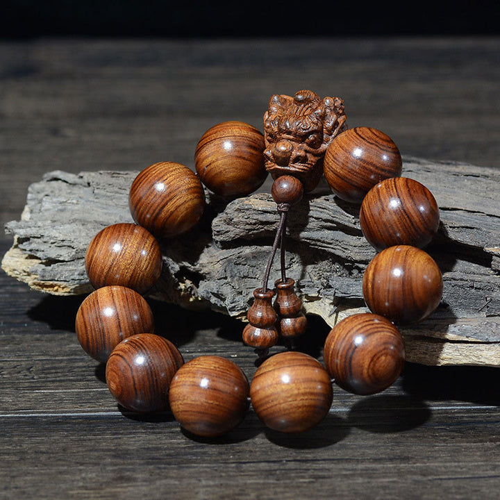 Bracelet de protection sculpté en forme de dragon en bois de santal vert et bois de rose avec petites feuilles de Buddha Stones