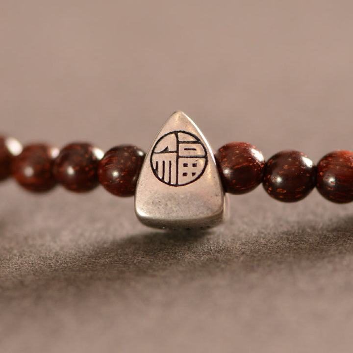 Bracelet triple tour en argent Buddha Stones 925 avec petites feuilles indiennes en bois de santal rouge et protection du caractère Fu