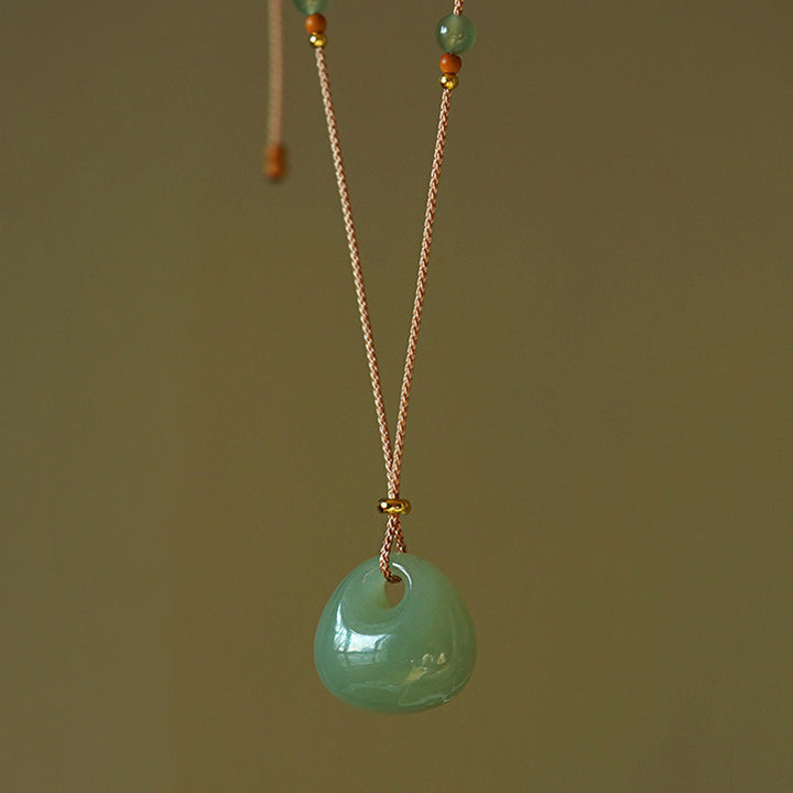 Collier pendentif porte-bonheur et prospérité en jade naturel Buddha Stones (couleur aléatoire)