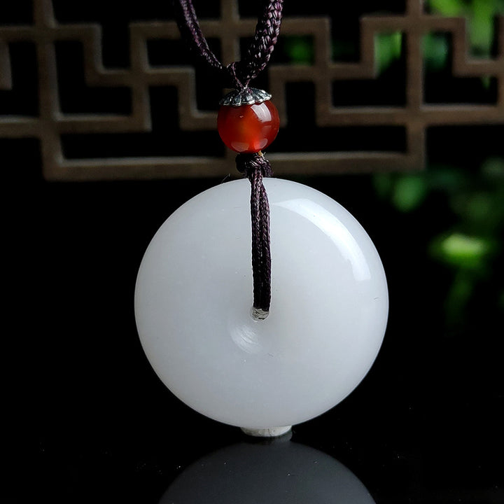 Collier pendentif en jade blanc Hetian rond avec Buddha Stones et boucle de paix