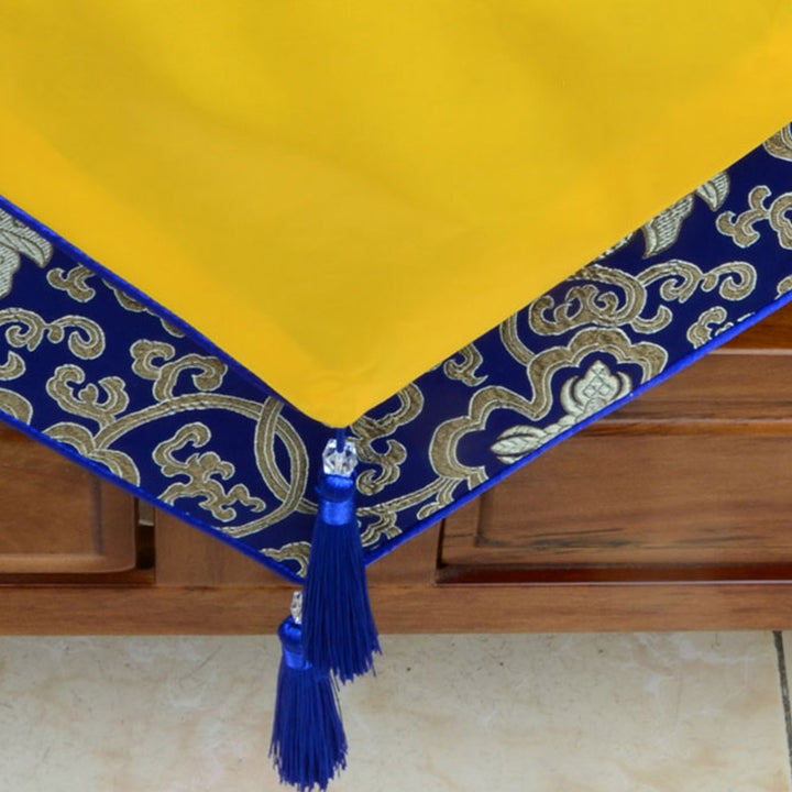 Chemin de table Jacquard à pompons avec motif de dragon Vajra et de fleurs d'autel de prière, symboles de bon augure tibétains