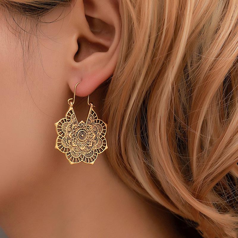 Boucles d'oreilles pendantes en cuivre avec gravure de lotus tibétain et Buddha Stones - image 3