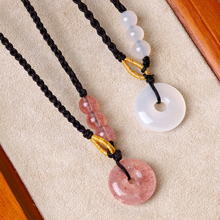 Collier pendentif de guérison avec boucle de paix en quartz fraise et calcédoine de Buddha Stones