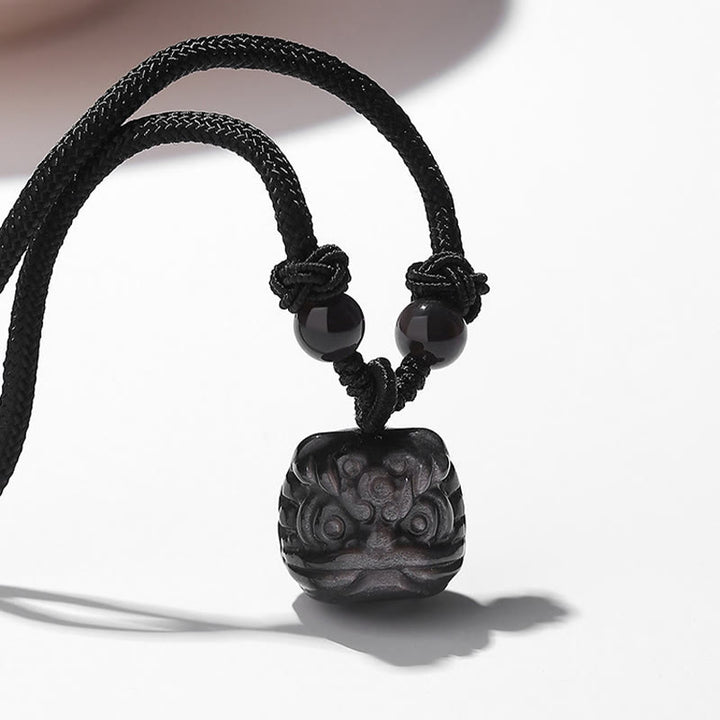 Buddha Stones Collier de protection Lion dansant en Obsidienne rouge Agate naturelle argentée Pendentif