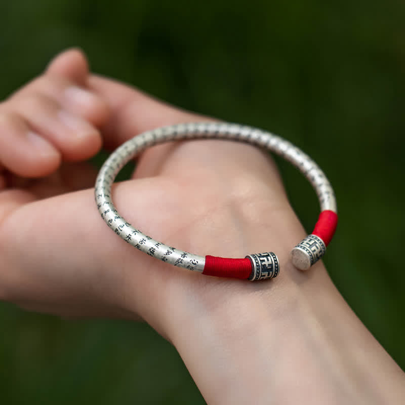 Bracelet en corde rouge porte-bonheur Buddha Stones tibétaines Om Mani Padme Hum