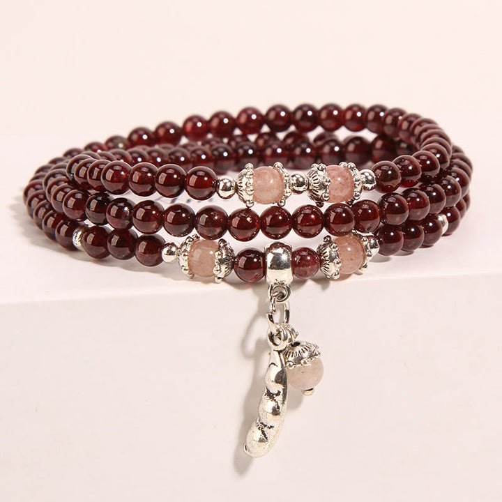 Bracelet triple tour de protection PiXiu en Buddha Stones, grenat naturel, quartz fraise et haricots verts