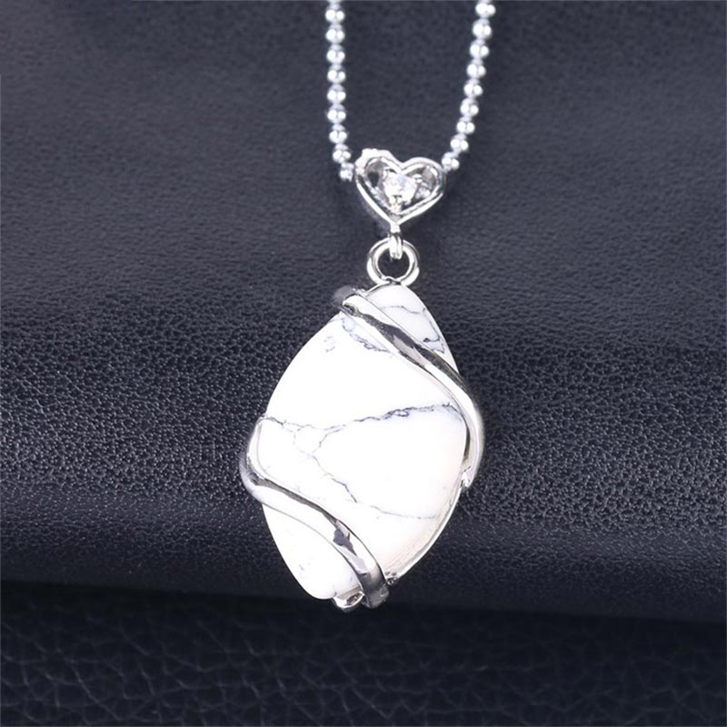 Collier pendentif en pierre de cristal naturel à motif marquise Buddha Stones