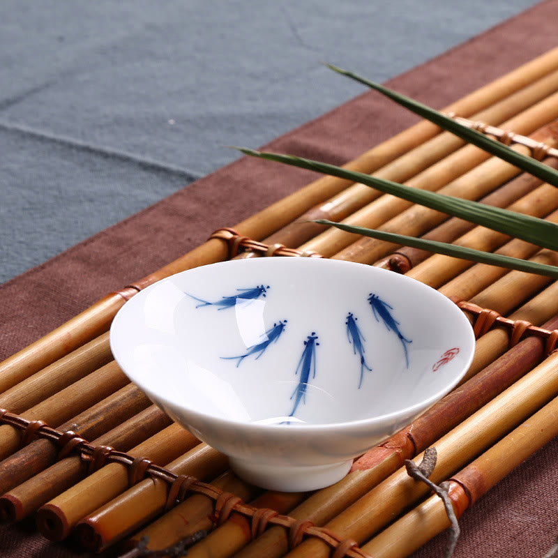 Tasse à thé en céramique de poisson koï en porcelaine bleue et blanche de Jingdezhen Buddha Stones