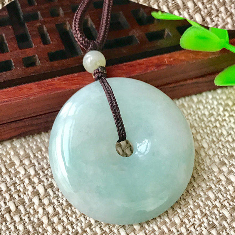 Collier pendentif porte-bonheur en jade rond avec Buddha Stones