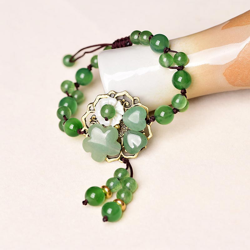 Bracelet porte-bonheur en jade vert naturel Buddha Stones et fleur pendante