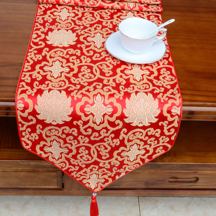 Chemin de table Jacquard à pompons avec motif de dragon Vajra et de fleurs d'autel de prière, symboles de bon augure tibétains