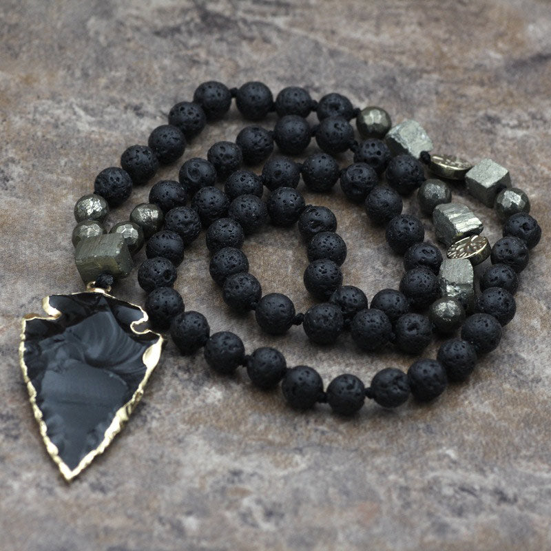 Collier avec pendentif en forme de flèche en pierre de lave naturelle et Buddha Stones