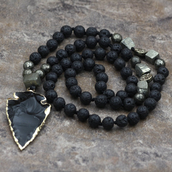 Collier avec pendentif en forme de flèche en pierre de lave naturelle et Buddha Stones