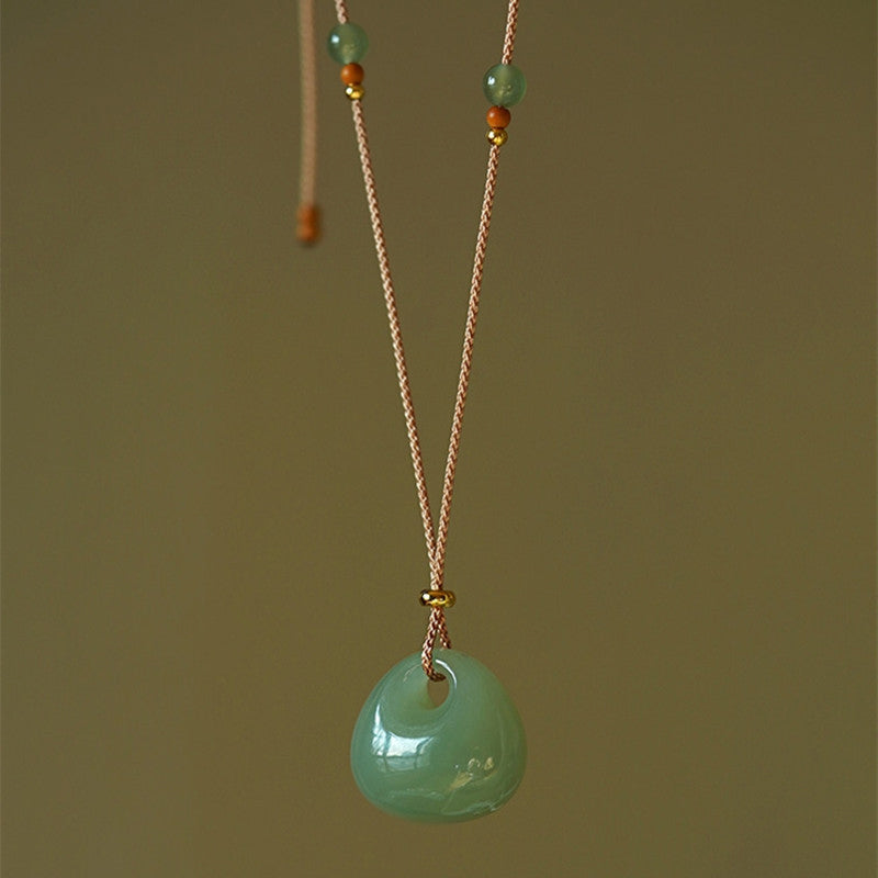 Collier pendentif porte-bonheur et prospérité en jade naturel Buddha Stones (couleur aléatoire)