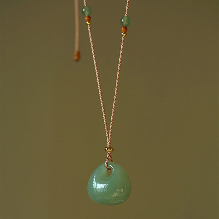 Collier pendentif porte-bonheur et prospérité en jade naturel Buddha Stones (couleur aléatoire)