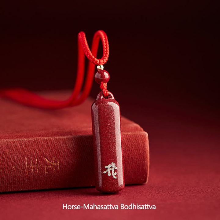 Collier avec pendentif en corde de protection et amulette en cinabre du zodiaque chinois
