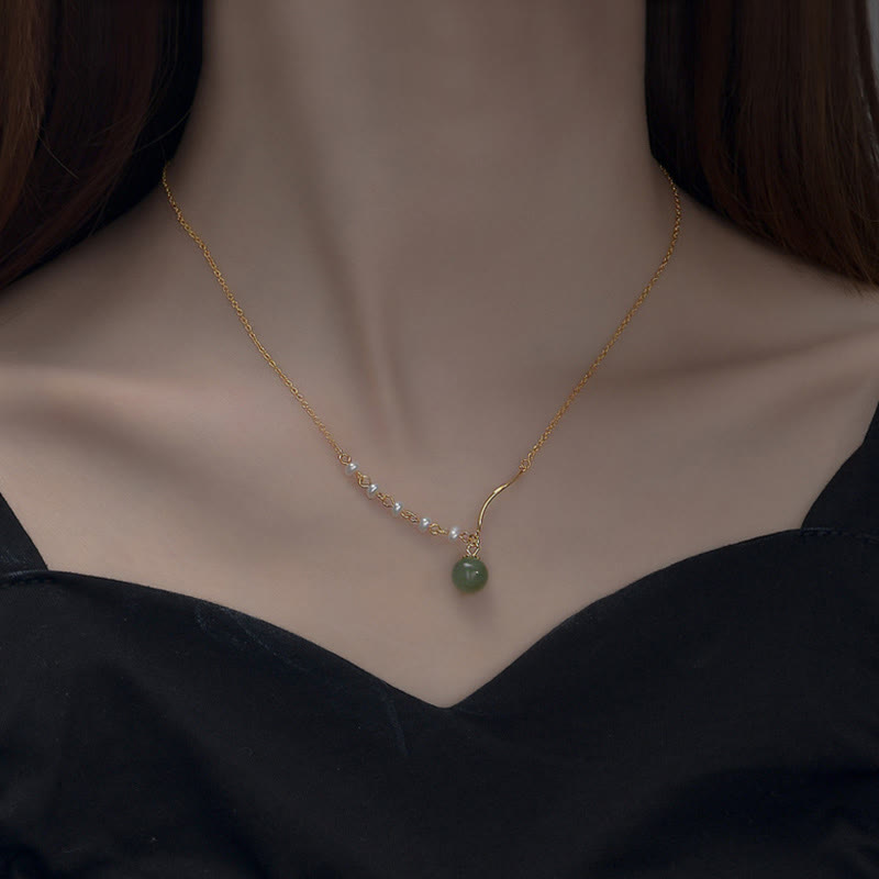 Collier avec pendentif porte-bonheur en perles de jade Hetian naturelles de Bouddha Stones