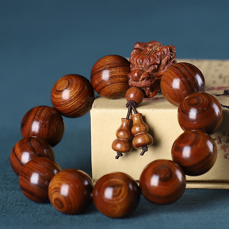 Bracelet de protection sculpté en forme de dragon en bois de santal vert et bois de rose avec petites feuilles de Buddha Stones