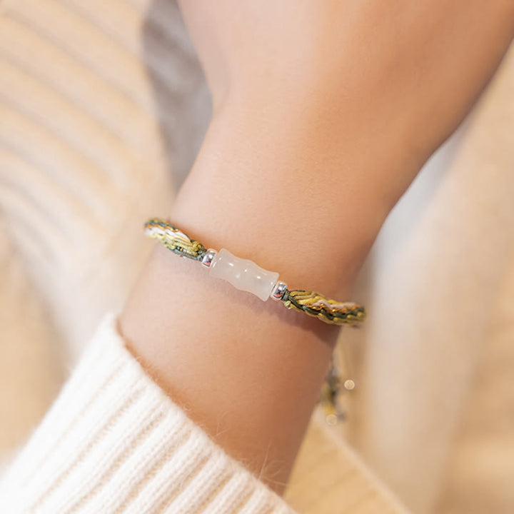 Bracelet en fil de jade blanc et bambou avec nœud de réincarnation, richesse, chance et force
