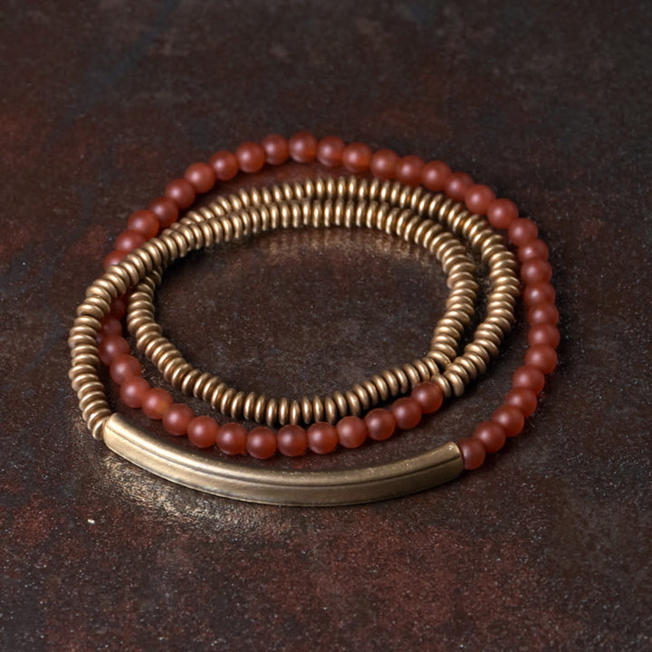 Bracelet tibétain triple tour en agate et cuivre