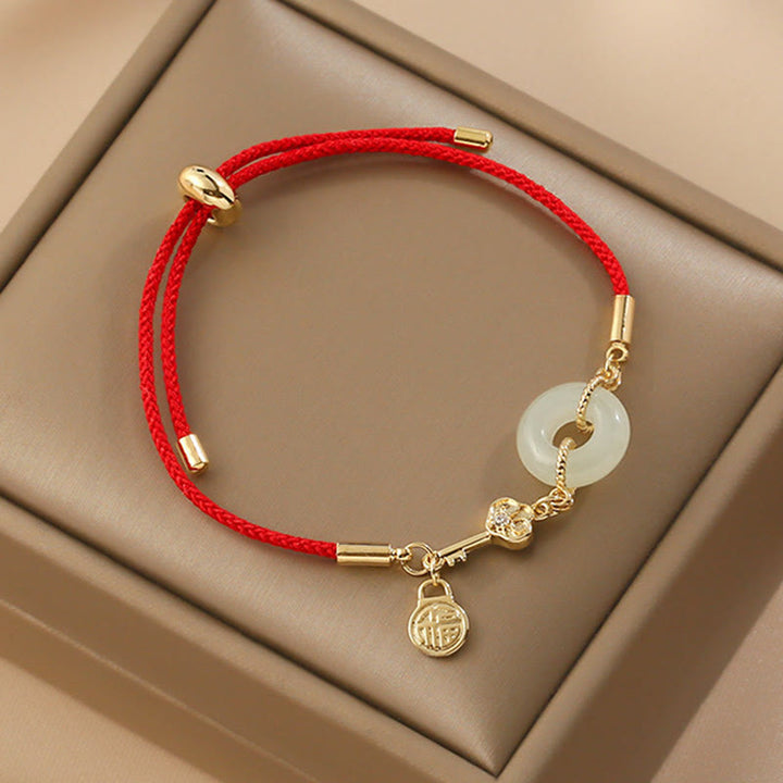 Bracelet en corde rouge avec boucle de paix en jade Hetian plaqué or 18 carats et Buddha Stones