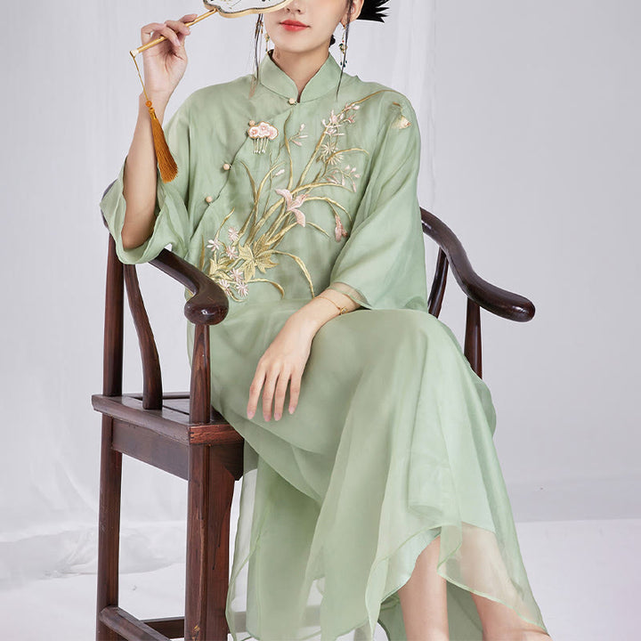 Robe qipao vintage en soie de Buddha Stones 100 % 6 momme avec broderie de fleurs et de papillons pour femme